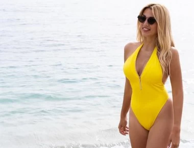 Η Κωνσταντίνα Σπυροπούλου «αναστάτωσε» τη Μύκονο με το μαγιό της! (φώτο)